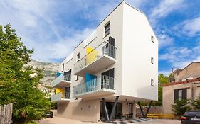 SUBTUB Hostel Makarska