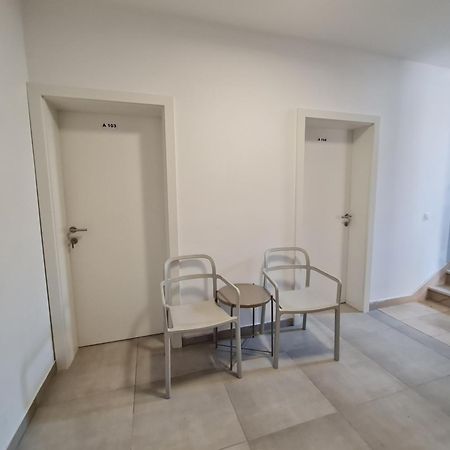 SUBTUB Hostel Makarska Exteriör bild