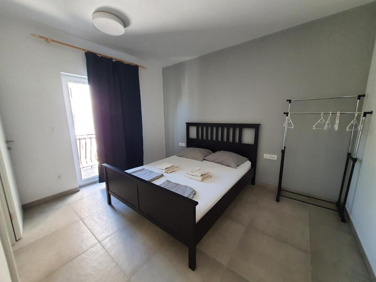 SUBTUB Hostel Makarska Exteriör bild