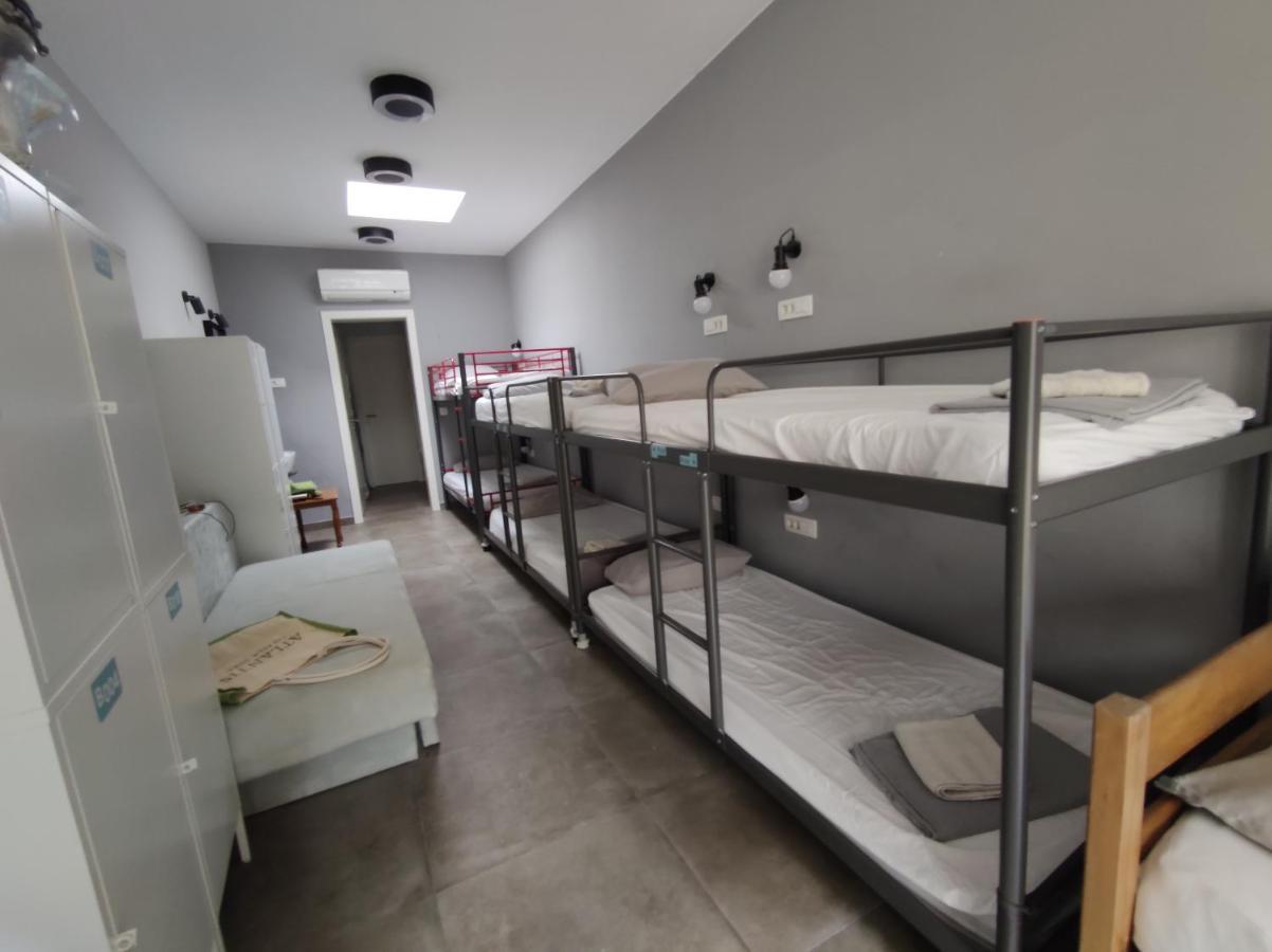 SUBTUB Hostel Makarska Exteriör bild
