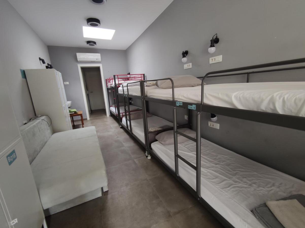 SUBTUB Hostel Makarska Exteriör bild