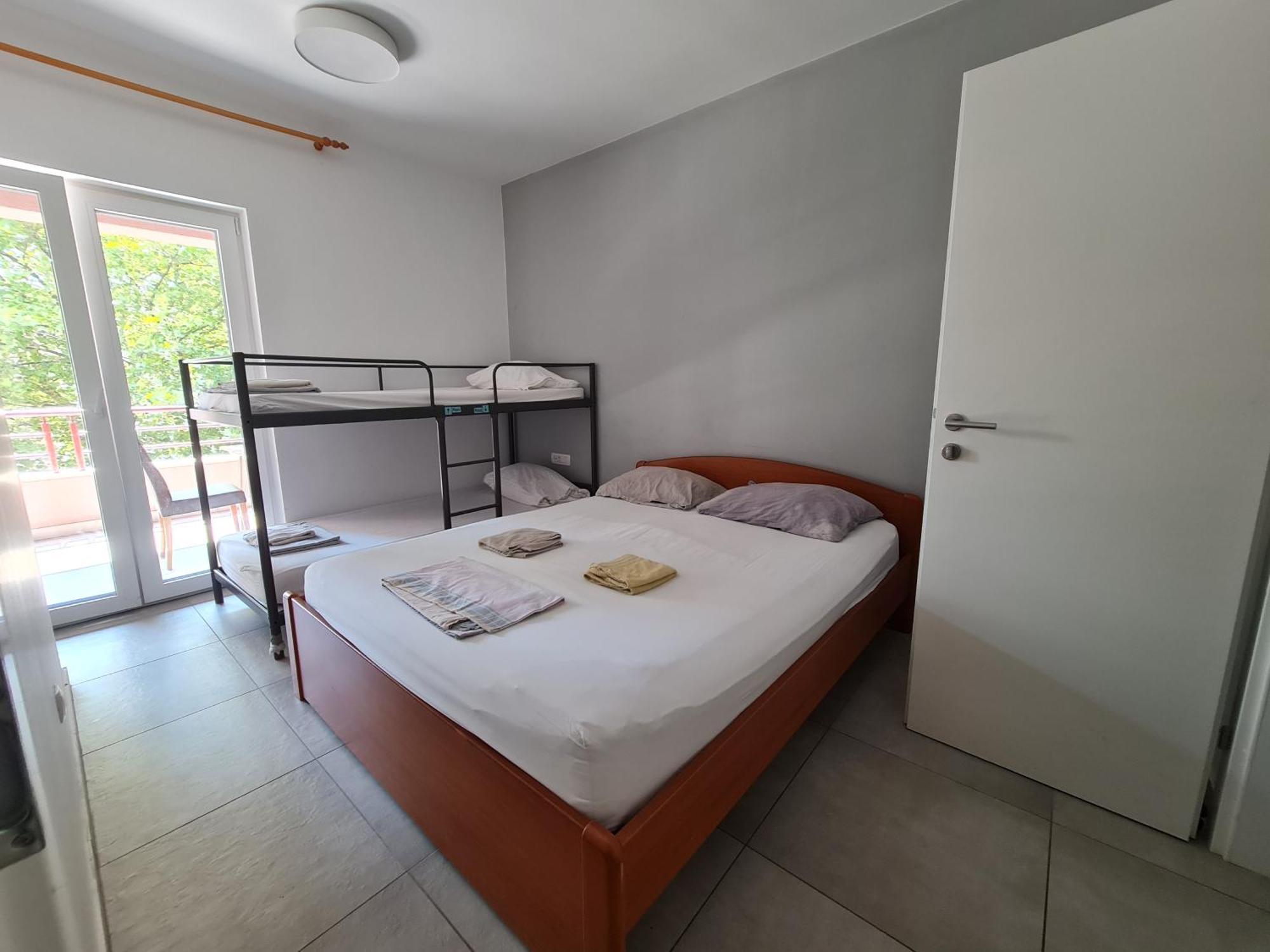 SUBTUB Hostel Makarska Exteriör bild