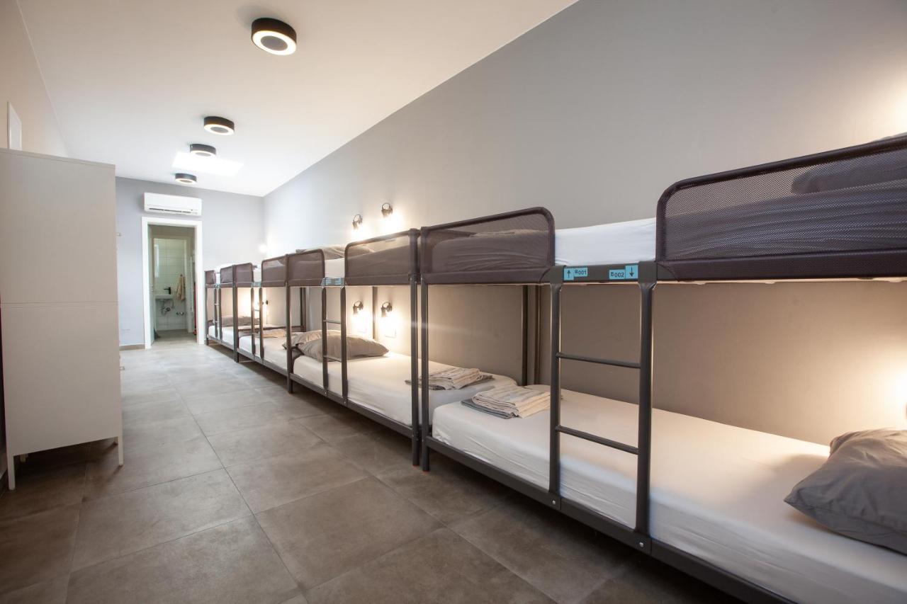 SUBTUB Hostel Makarska Exteriör bild